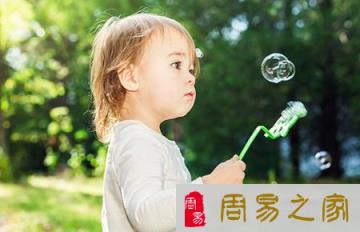 郎的名字：前程似锦，学识渊博的男孩女孩的名字，个个出类拔萃